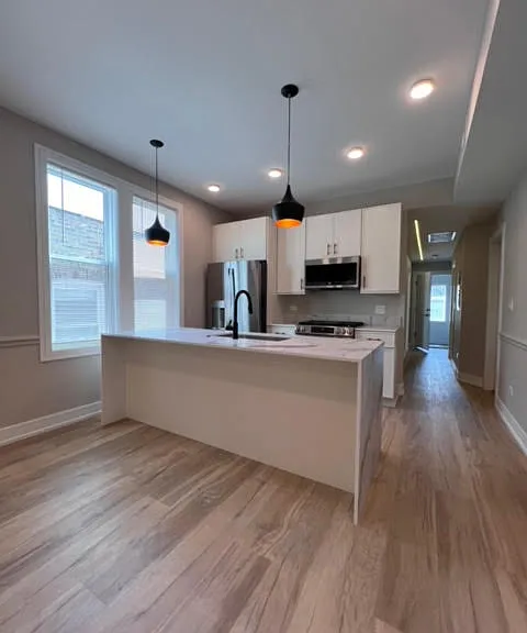 2934 N Avers Ave #2 — Photo 5