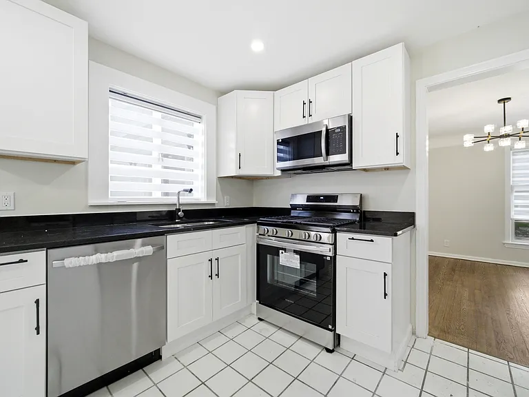 4037 Washington Blvd — Photo 13