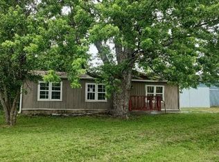 10811 Palamino St, Ozawkie, KS 66070