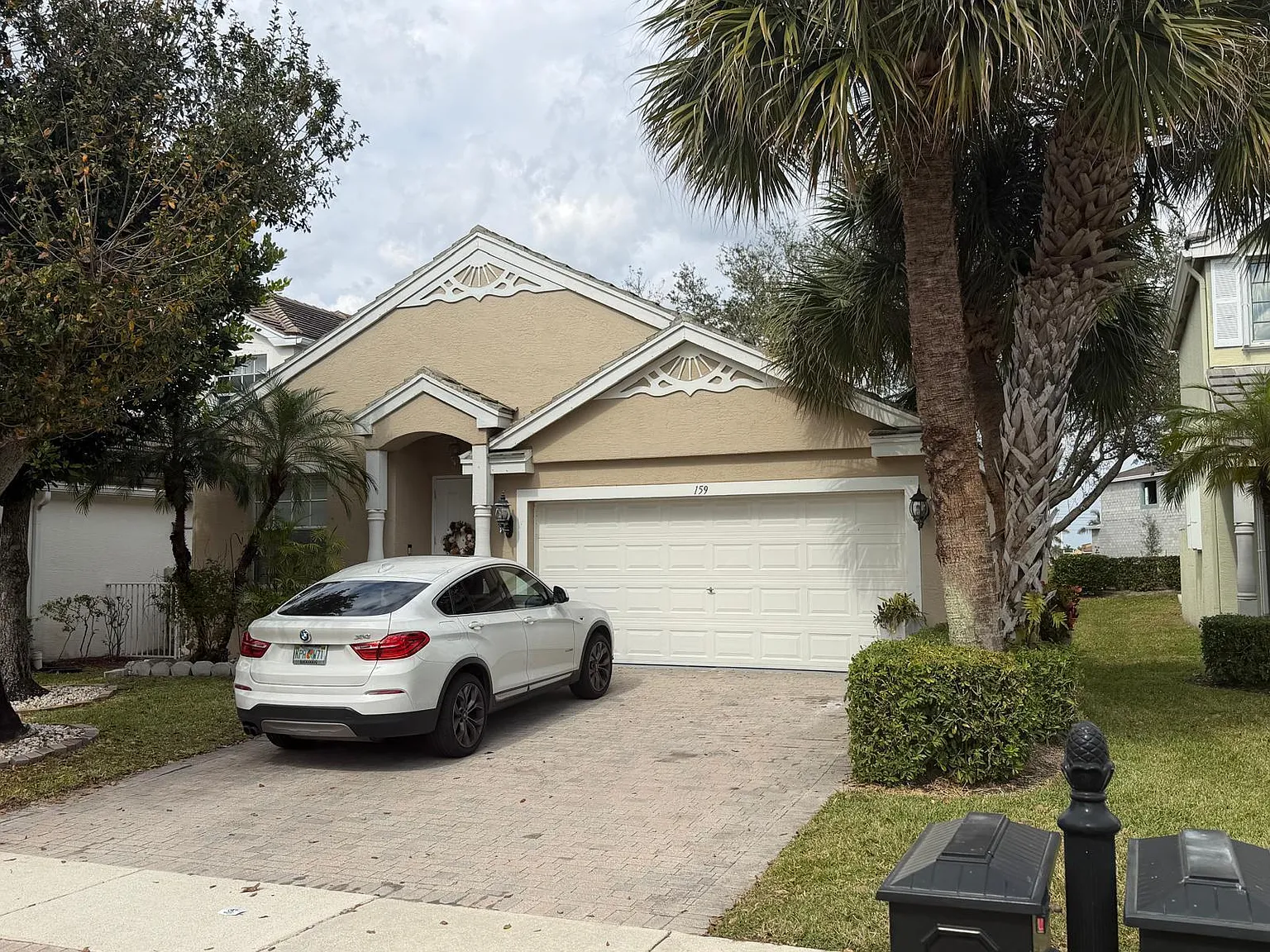 3 bed, 2.0 bath, 1812 sqft, $3,500 — Photo 2