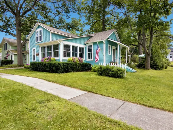 613 Traverse St, Elk Rapids, MI 49629