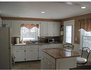 5th image of 90 Lakeshore Dr