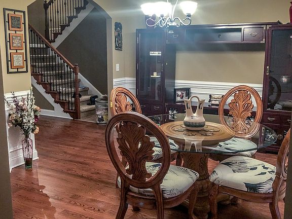 2nd image of 983 Willow Cir