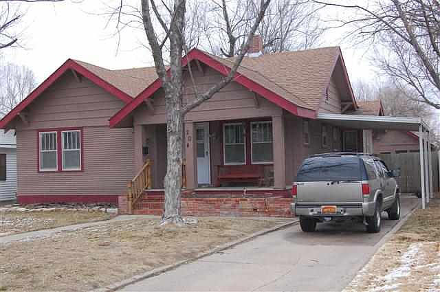 1st image of 204 E 19th Ave