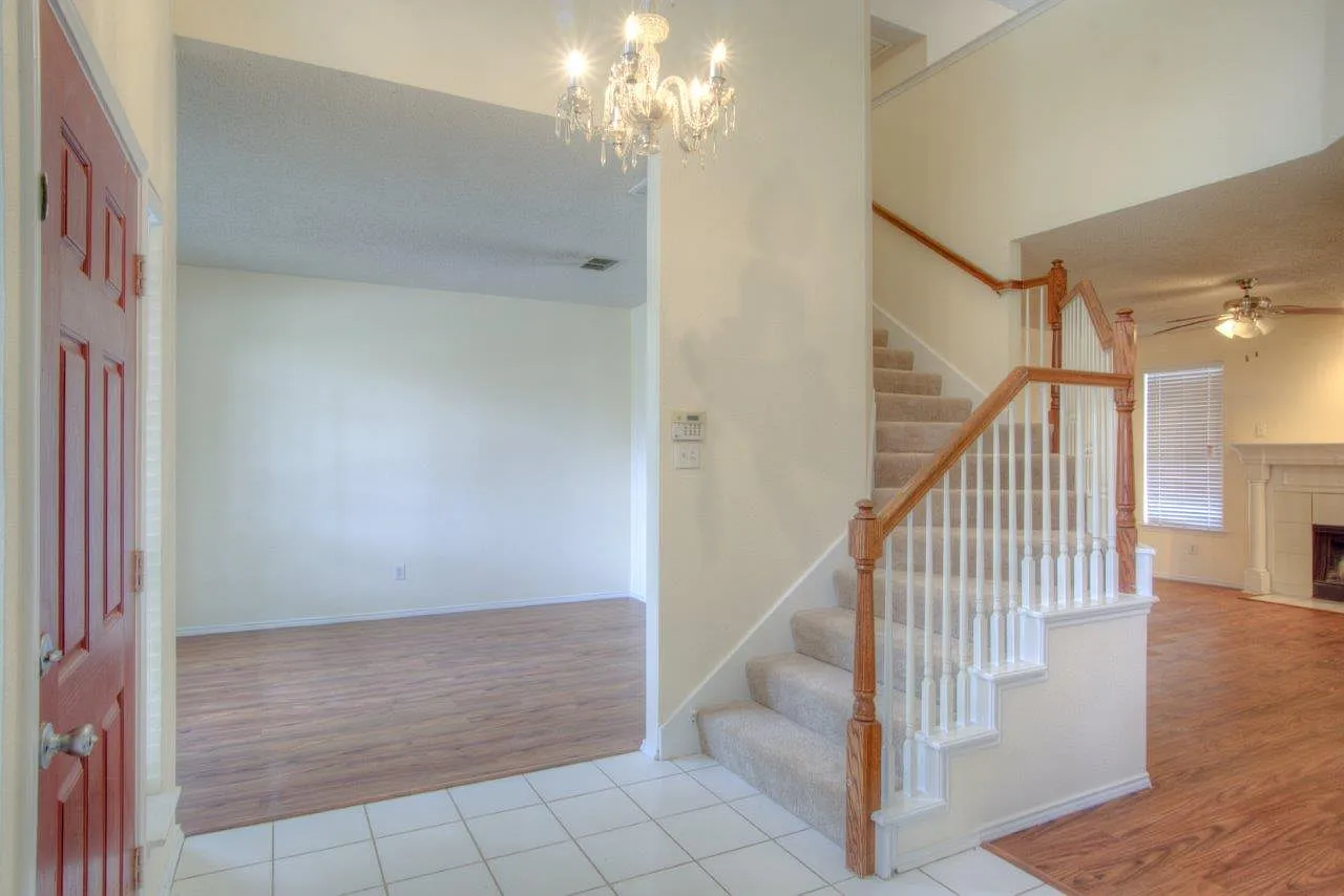 4 bed, 2.5 bath, 2298 sqft, $2,695 — Photo 3
