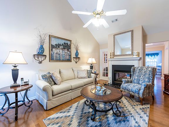 5th image of 210 Chadwyck Ct