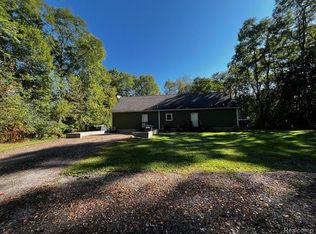 895 Jennings Rd, Whitmore Lake, MI 48189