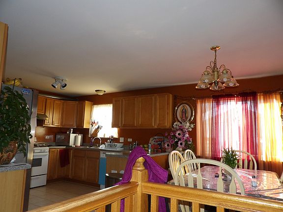 4th image of 1303 Grand Ave