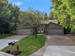 5535 Lindsay St, Golden Valley, MN 55422