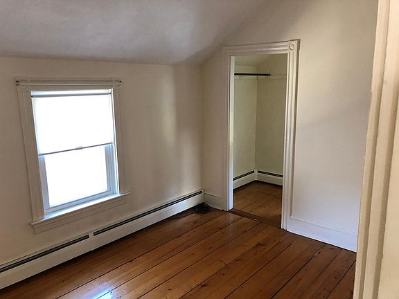 4th image of 1166 Lonsdale Ave Floor 2