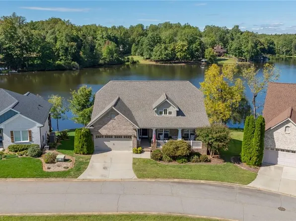 165 Reserve Dr, Mocksville, NC 27028