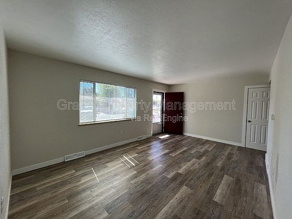 3rd image of 543 S 1st Ave
