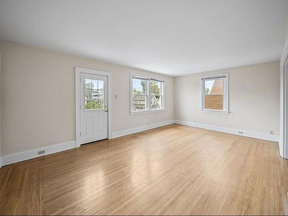 2nd image of 1830 Lawn Ave #2