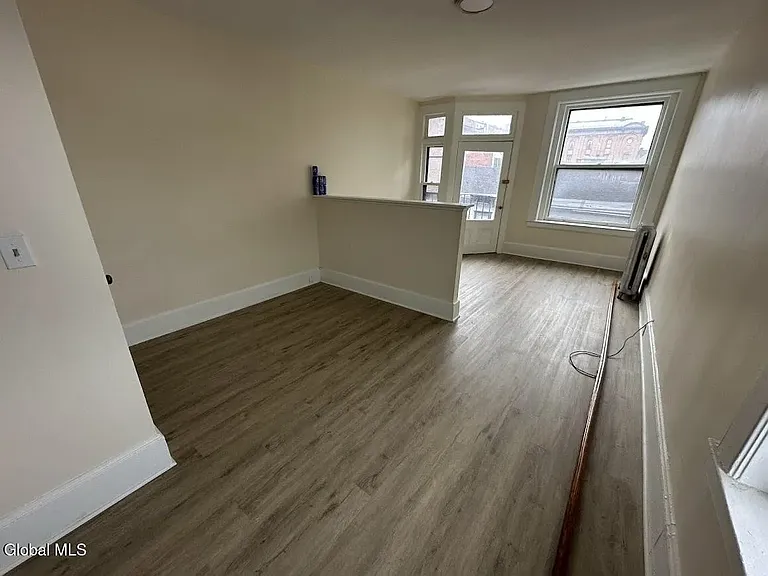 16 Caroline St #12 — Photo 3