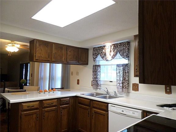 5th image of 3708 Pebble Creek Dr