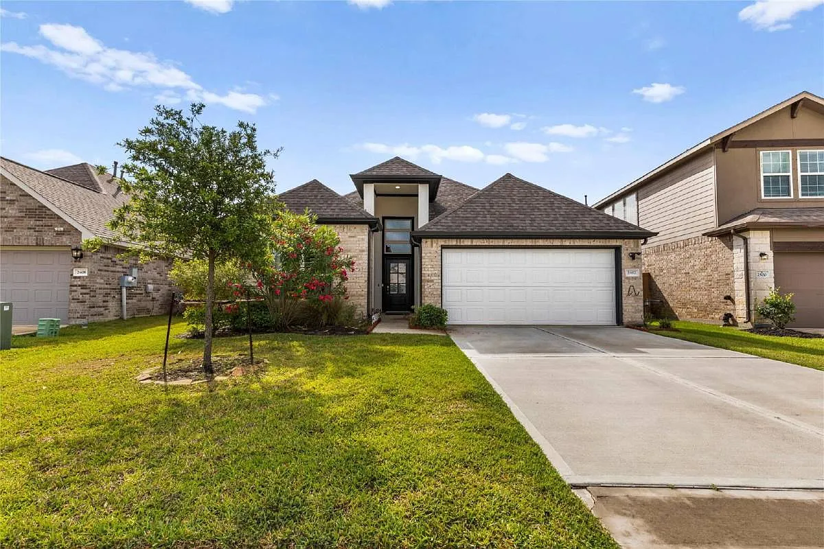 2602 Arbor Edge Crossing in La Marque, TX 77568 — Photo 1