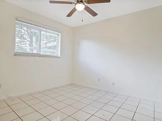 4751 Beacon St — Photo 17