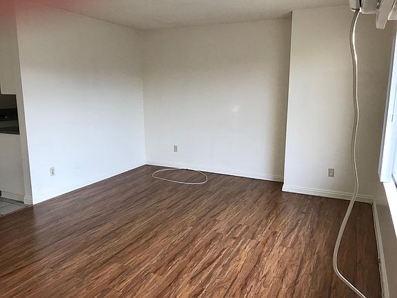 3rd image of 721 S Webster Ave APT 25