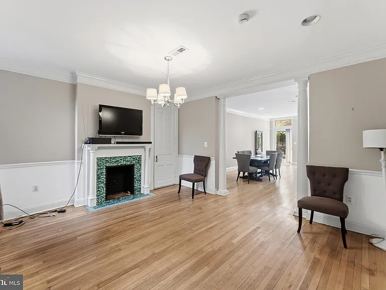 11 R St NW #1 — Photo 7