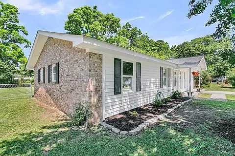 109 Camellia Rd — Photo 5