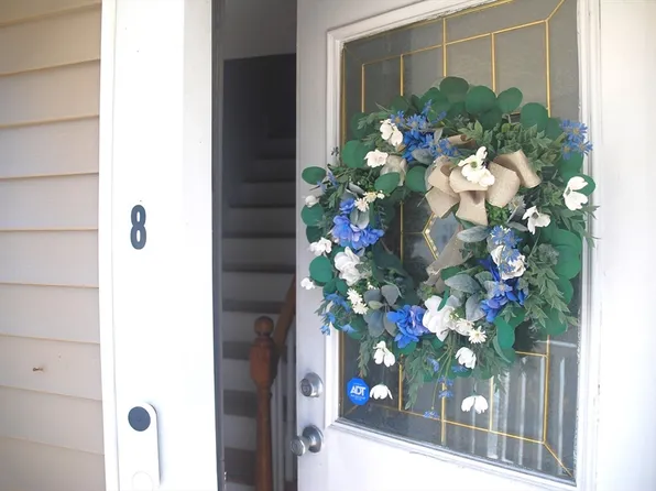 8 Pine St, Dudley, MA 01571