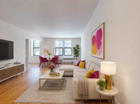 305 W 13th St