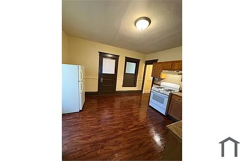 119 S Gardiner Ave Photo 1
