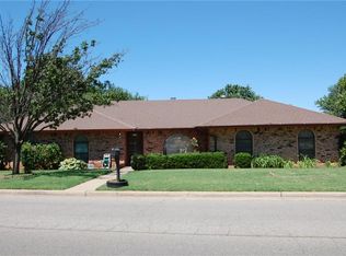 9113 Rambling Rd, Oklahoma City, OK 73132