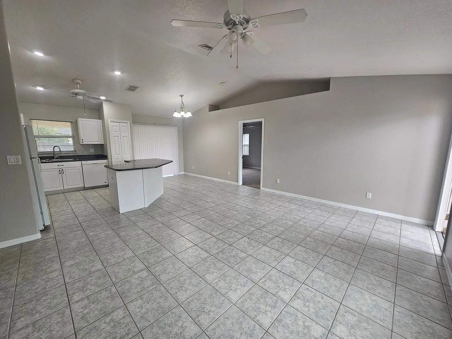 3/2/2 Single Family Home - Annual Rental — Photo 3