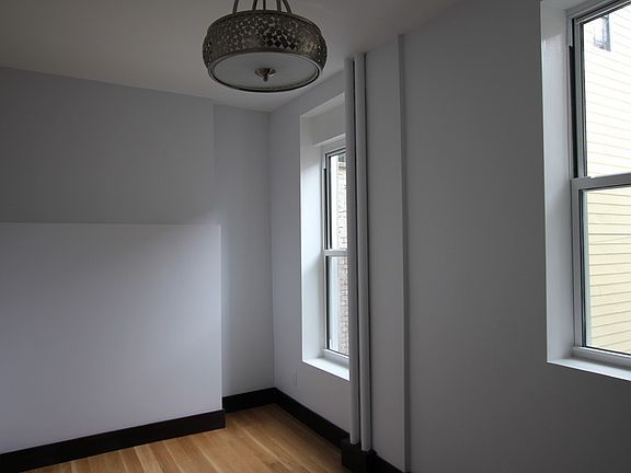 5th image of 252 Tompkins Ave APT 2