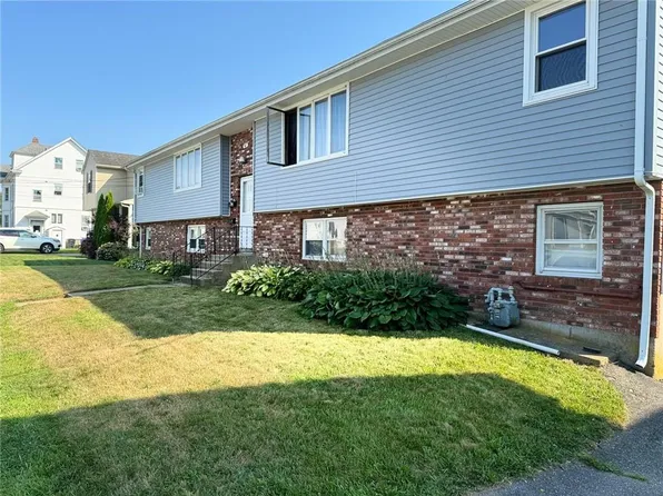 61 Fort St, East Providence, RI 02914