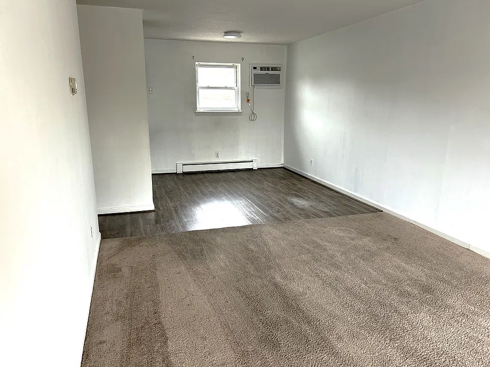 Livingroom and dining area