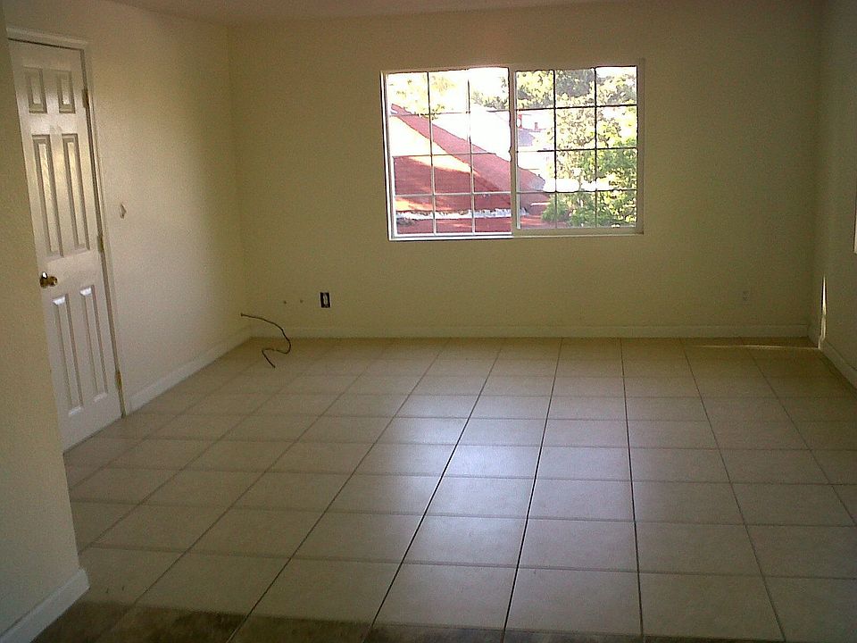 2nd unit living room