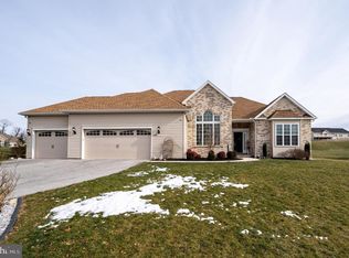 945 Ripple Dr, Hanover, PA 17331