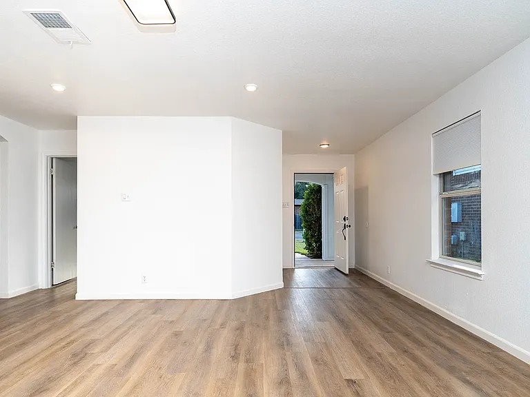 1800 Carriage Hills Trl — Photo 7