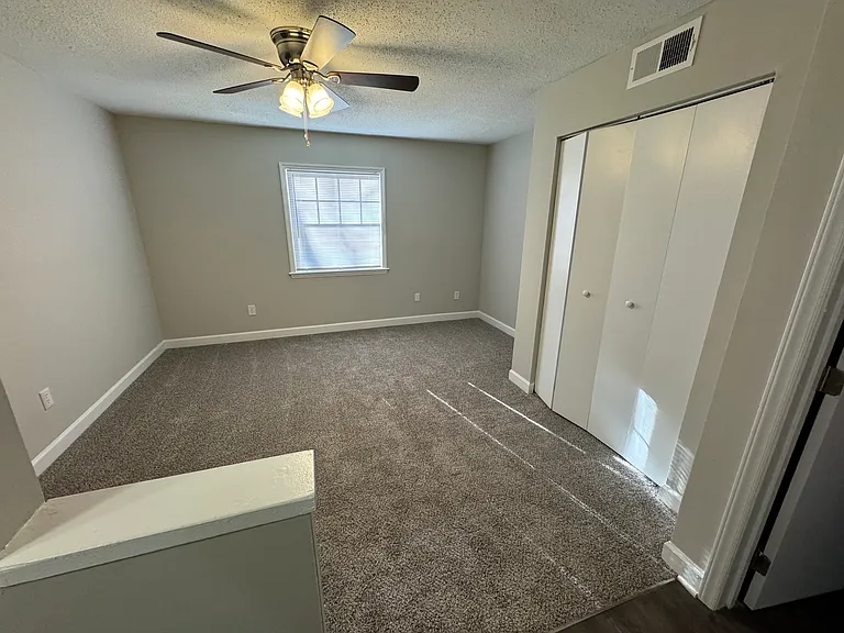 Avery Close Condominiums — Photo 40