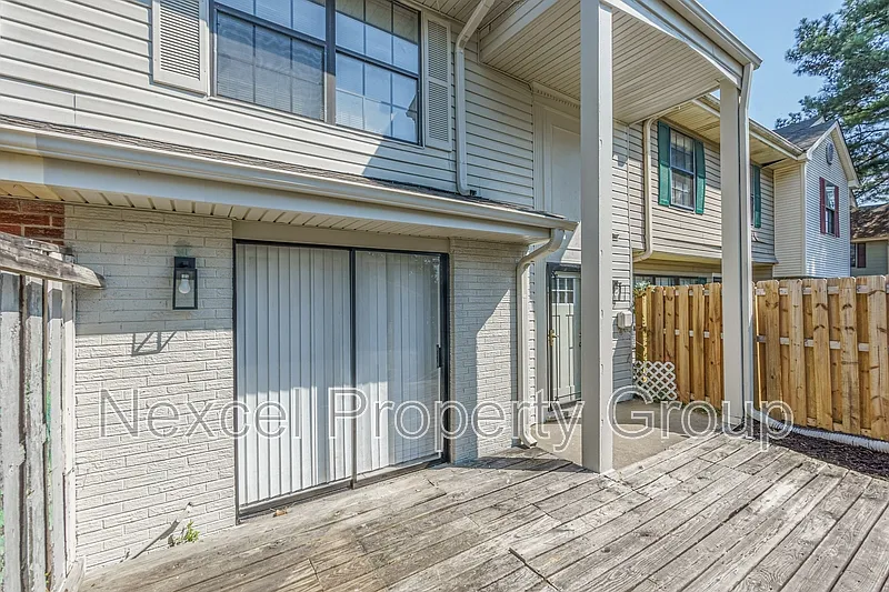 3 bed, 2.5 bath, 1608 sqft, $1,375 — Photo 4