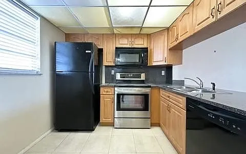 1 bed, 1.0 bath, 725 sqft, $1,950 — Photo 3