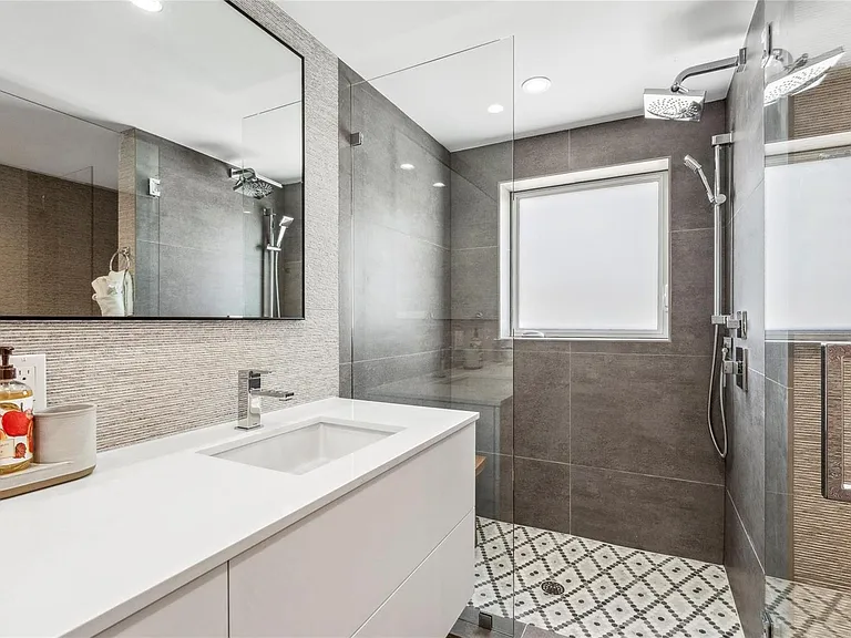 2523 Castilla Isle — Photo 33