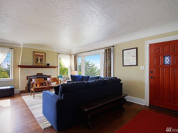 4th image of 8102 Latona Ave NE