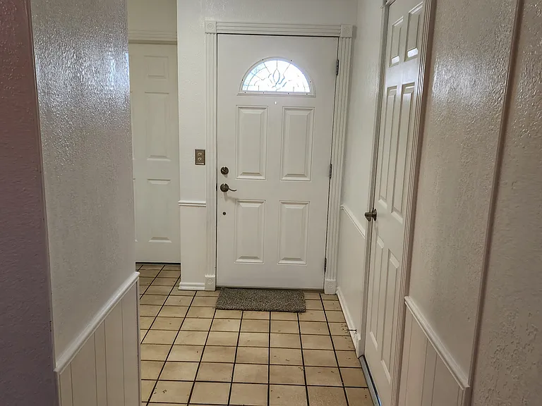 1701 Queens Towne — Photo 8