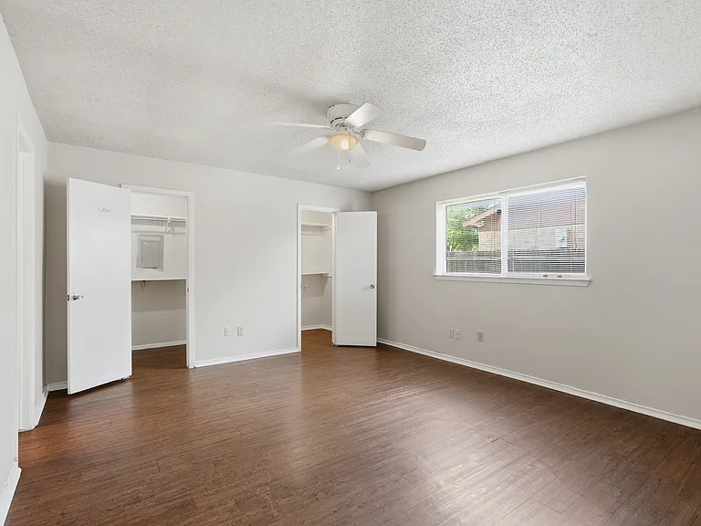 1373 Oakbluff Dr — Photo 12