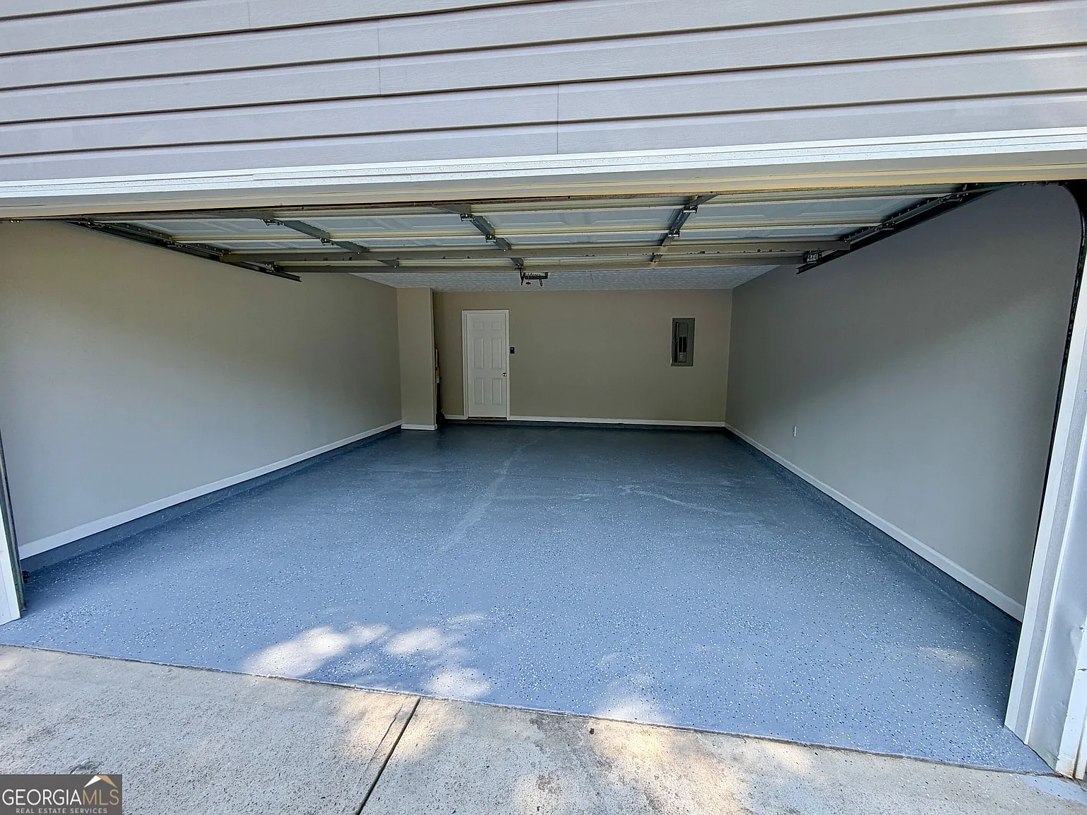 3 bed, 2.0 bath, 1344 sqft, $2,000 — Photo 2