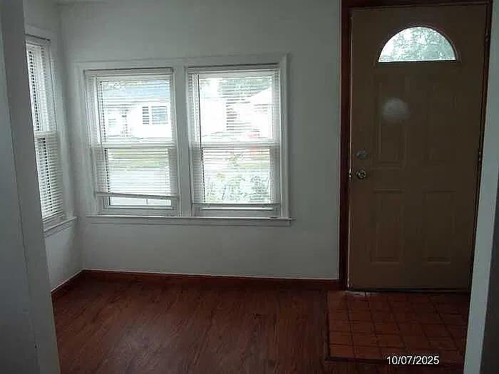 2 bed, 1.5 bath, 800 sqft, $1,100 — Photo 3