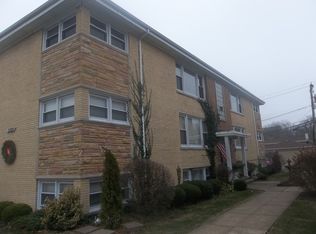 2322 S 17th Ave APT 4, North Riverside, IL 60546