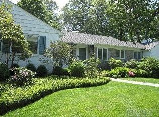 30 Dogwood Ln, Port Washington, NY 11050