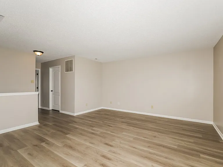 8234 Gathering Cir — Photo 15