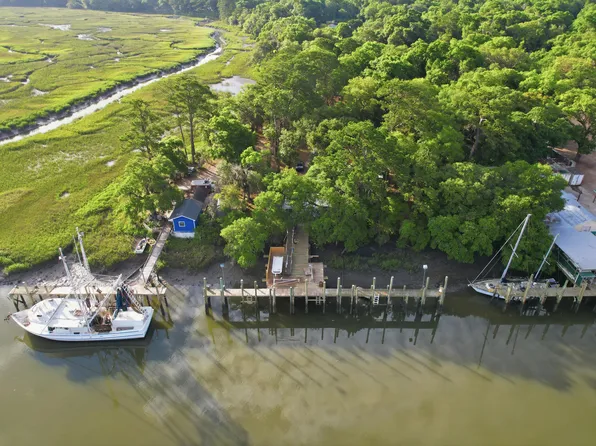 26 Hallmark Rd, Saint Helena Island, SC 29920