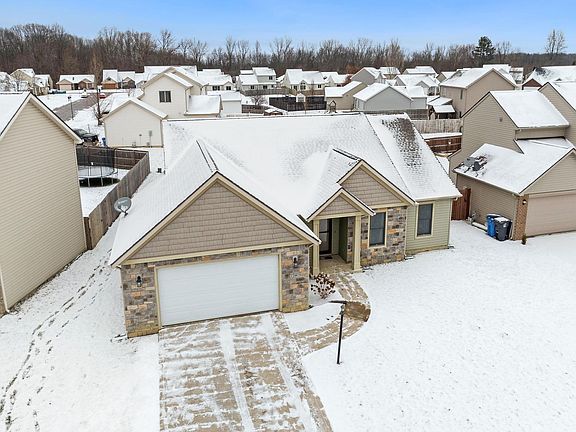 4th image of 144 W Cambridge Dr