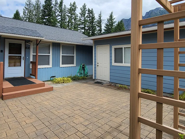 800 Ballarat Ave NE — Photo 23